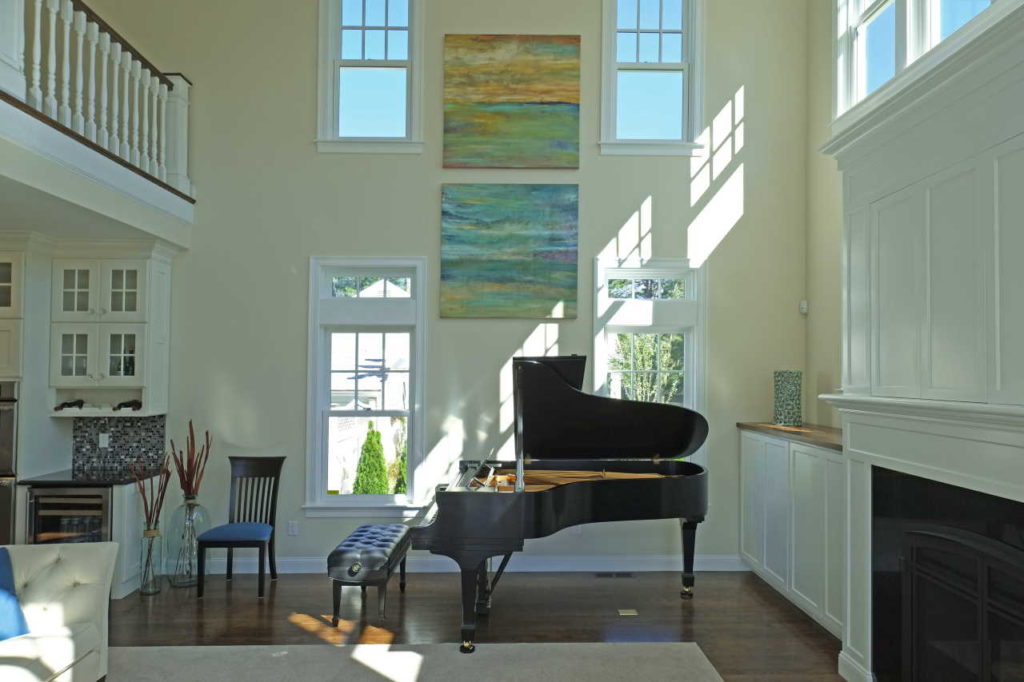 Sitting room with piano and very high ceiling